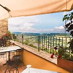 مكان أوستيريا ديل بورغو فندق مبيت وإفطار Montepulciano Stazione